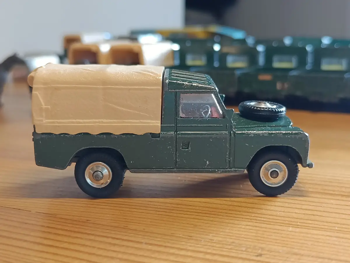 438 Land Rover In Deep Green 11 With Red Seats 1
