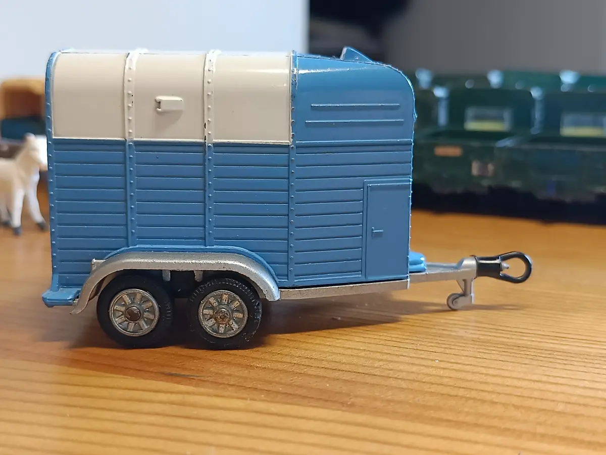 112 Rice Double Horsebox (7) *With Eight-Spoke Wheels* 1