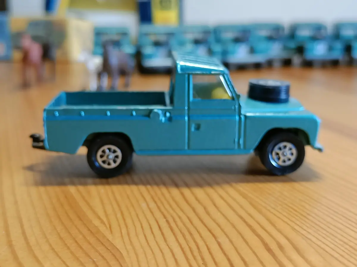 438 Land Rover In Turquoise-Green With Whizzwheels 12 1