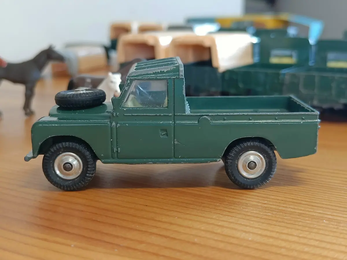 438 Land Rover In Deep Green 15 1