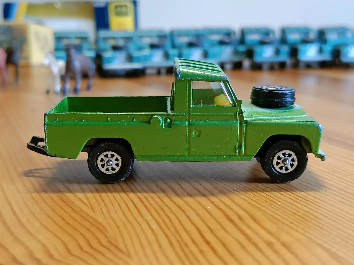438 Land Rover In Bright Metallic Green With Whizzwheels 15 1