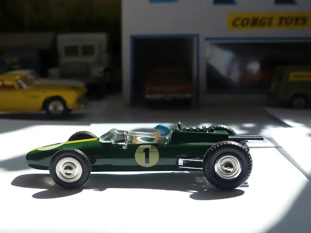 R155 Lotus F! Racing Car (Model Club Issue) 1