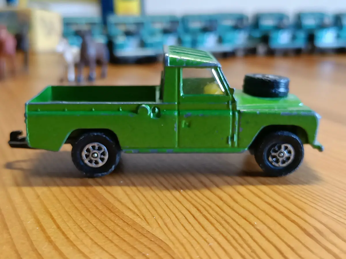 438 Land Rover In Bright Metallic Green With Whizzwheels 16 1