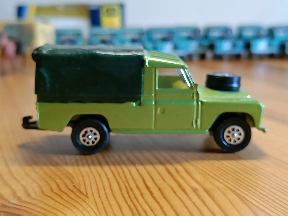 438 Land Rover In Metallic Light Apple Green With Whizzwheels 17 1