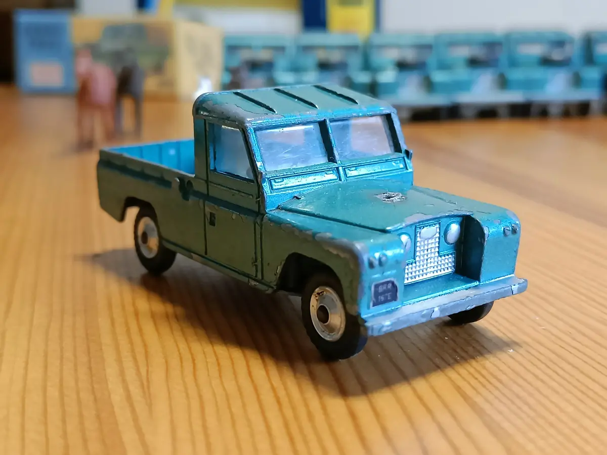 438 Land Rover In Turquoise-Green With Shaped Wheels 2 2