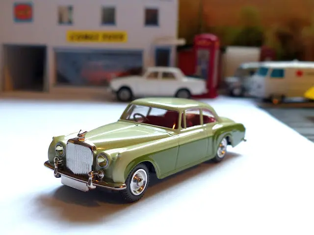 R224 Bentley Continental Sports Saloon (Model Club Issue) 1