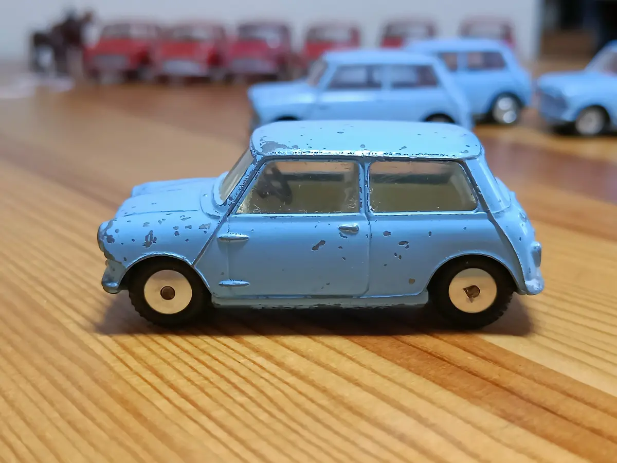 226 Morris Mini Minor Pale Blue, Yellow Interior 1