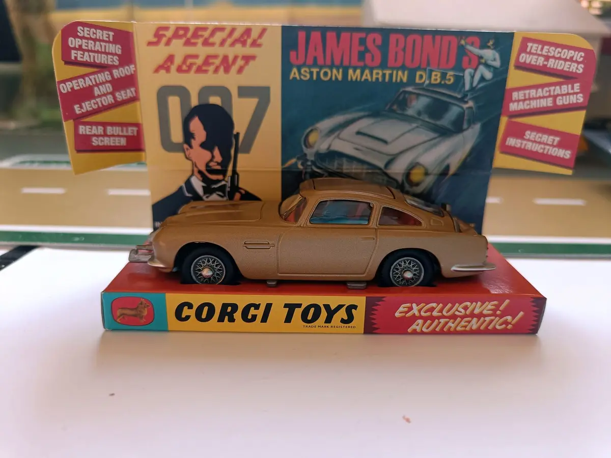 R261 James Bond Aston Martin Db5 - 2022 First Reissue 1