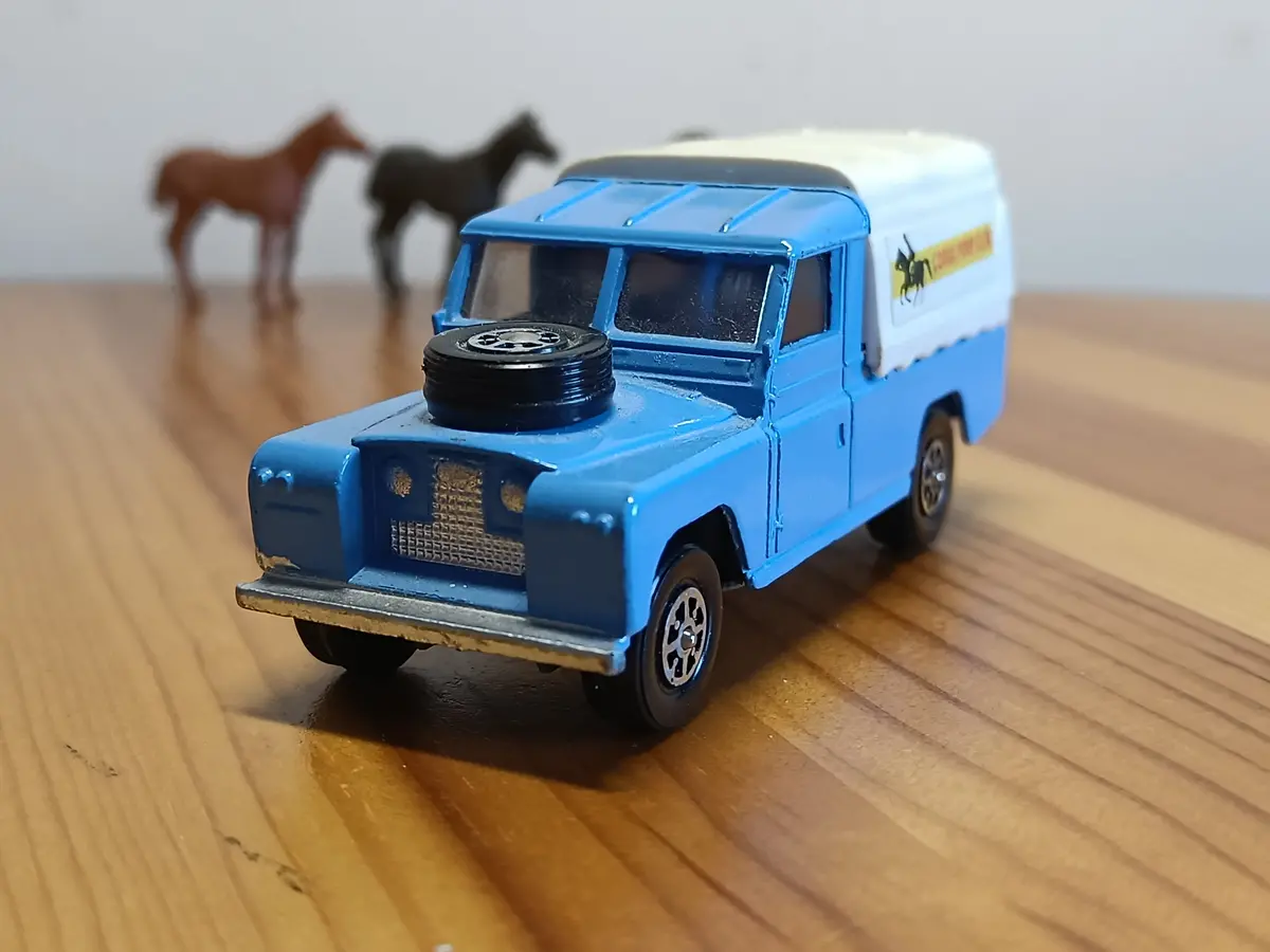 Gift Set 15 Pony Club Land Rover (3) *Red Interior* 2