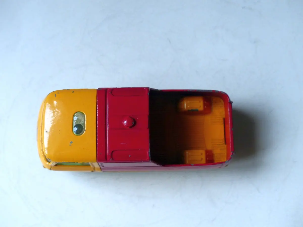 465 Commer Pick-Up Yellow / Red 2