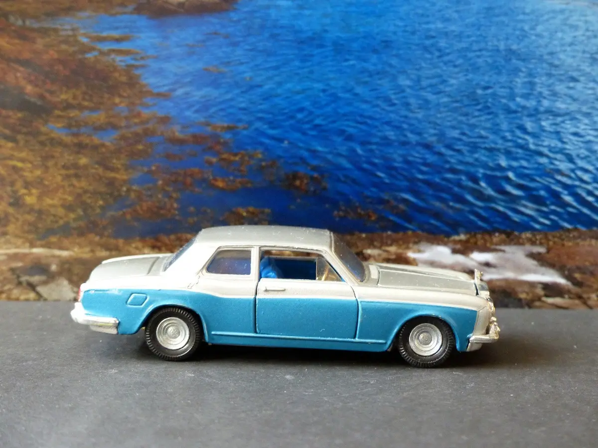 273 Rolls Royce Silver Shadow With Original Box In Silver And Dark Metallic Blue 1