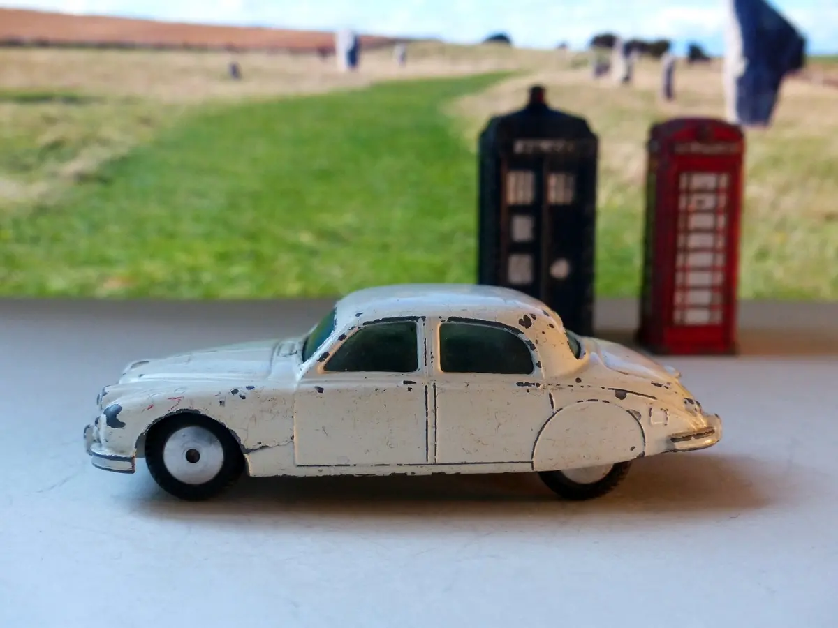 208 Jaguar 2.4 Litre 1