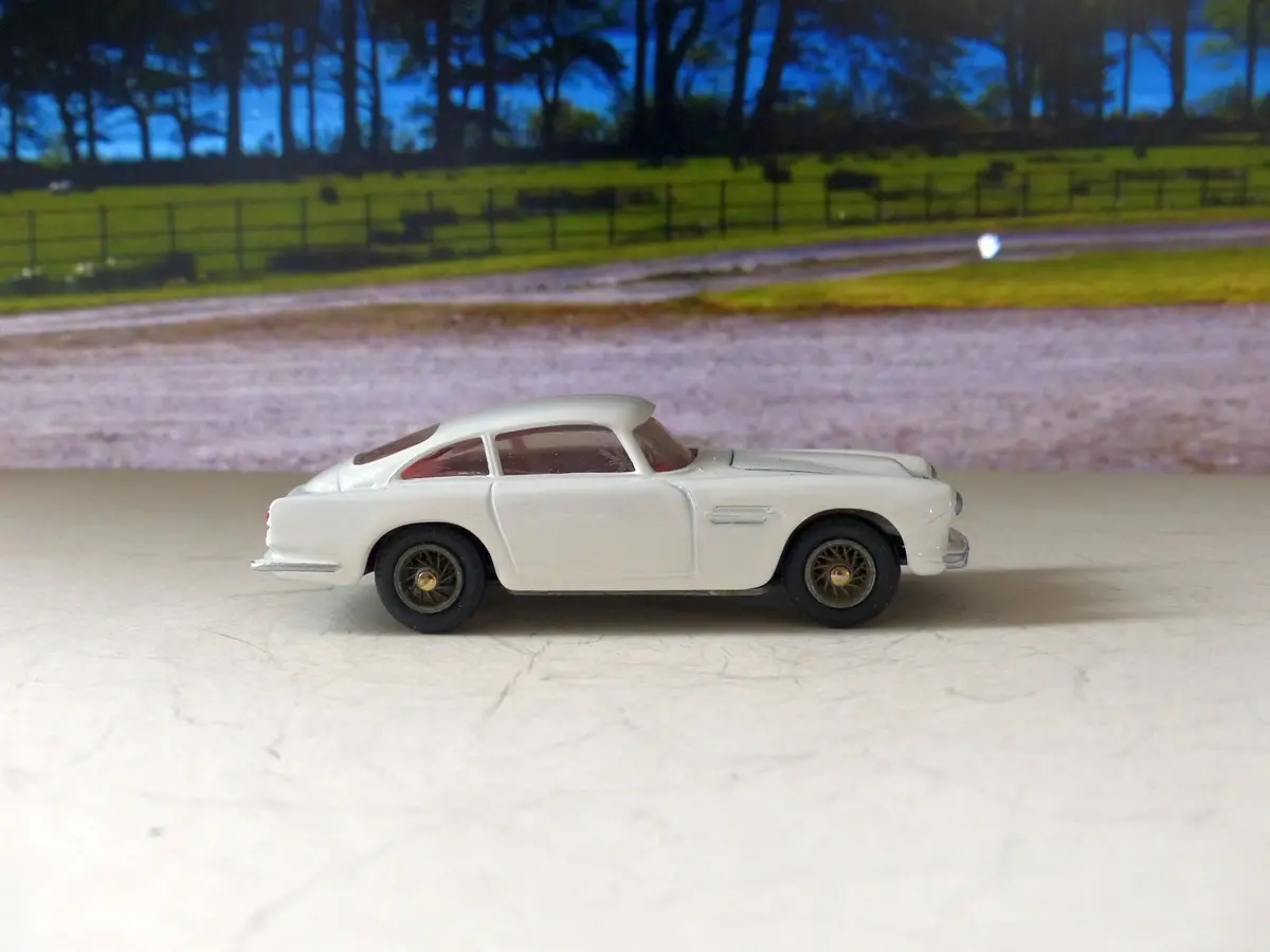 218 Aston Martin Db4 1
