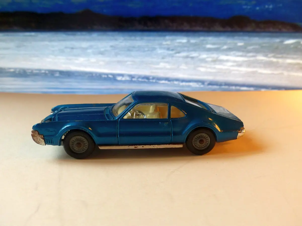 264 Oldsmobile Toronado In Bright Blue-Turquoise With Tow Bar 1