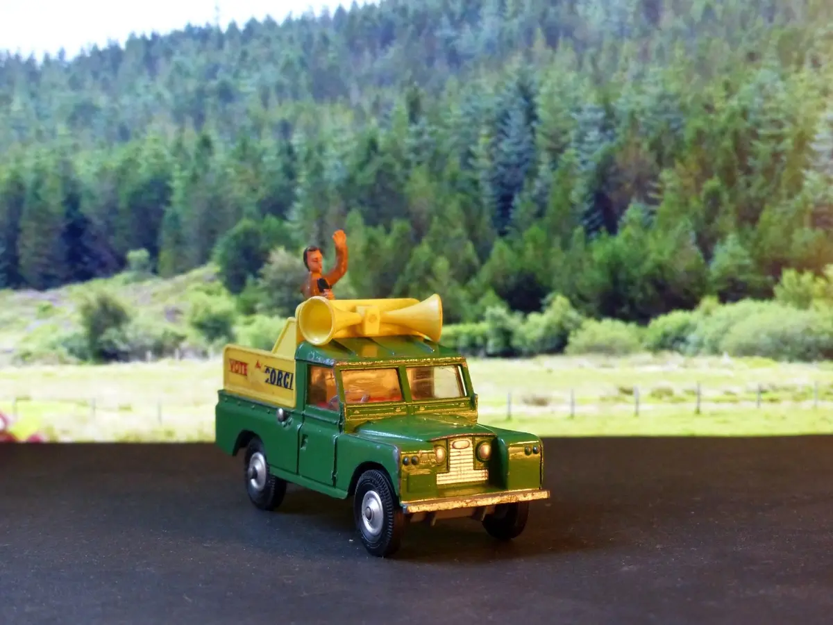 472 Land Rover Public Address Vehicle 2