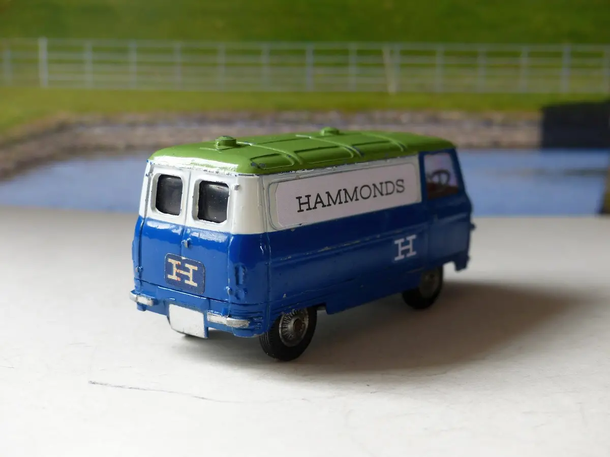 462 Commer 'Hammonds' Van 2