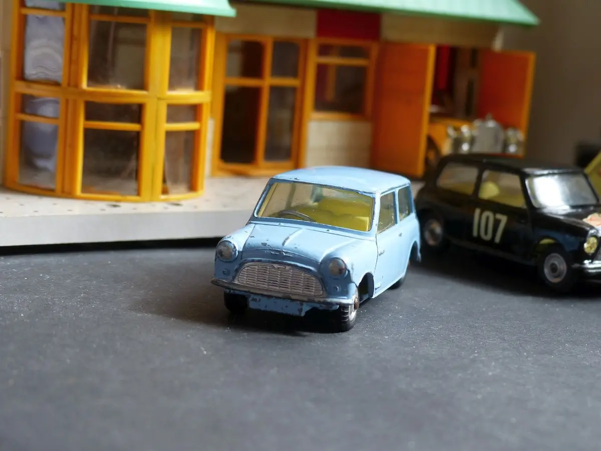 226 Morris Mini Minor Pale Blue, Yellow Interior 1