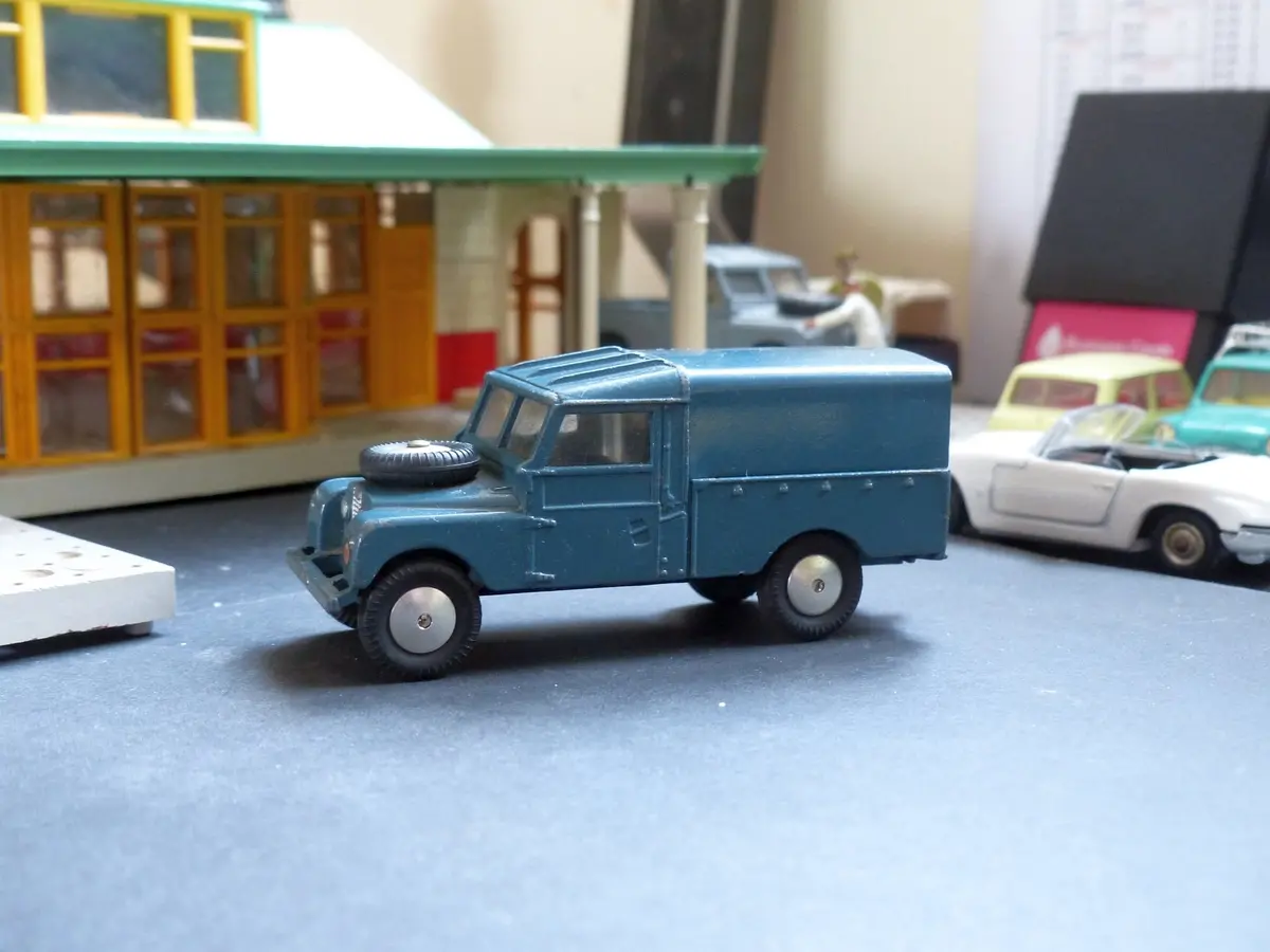 351 Raf Land Rover 1