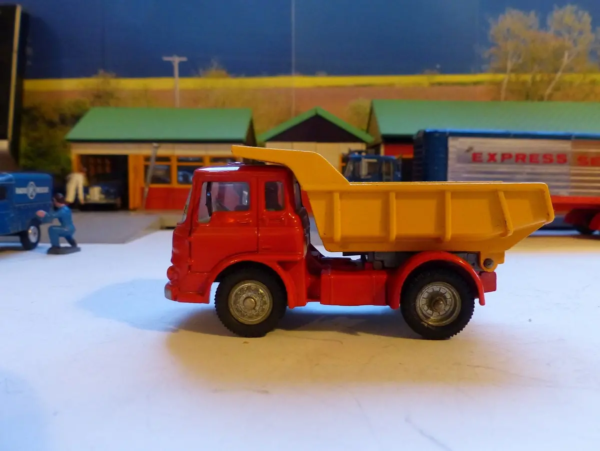 494 Bedford Tipper Truck With Original Box 1
