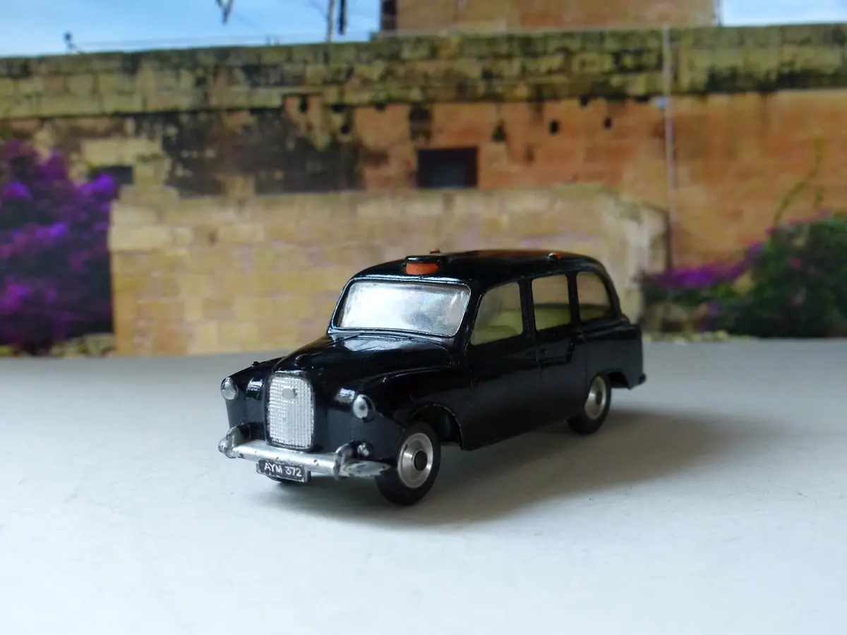 418 Austin Taxi With Driver (Later Type) 1