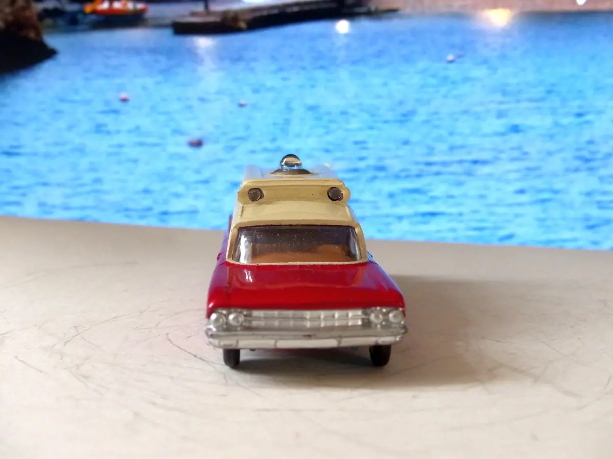 437 Superior Ambulance With Original Box (Clear Lights) 1