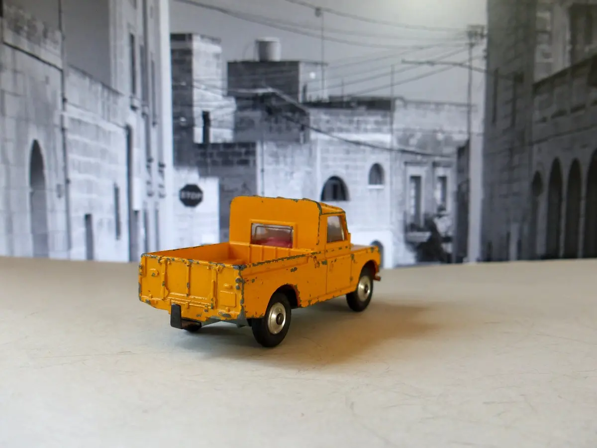 406S Land Rover 2