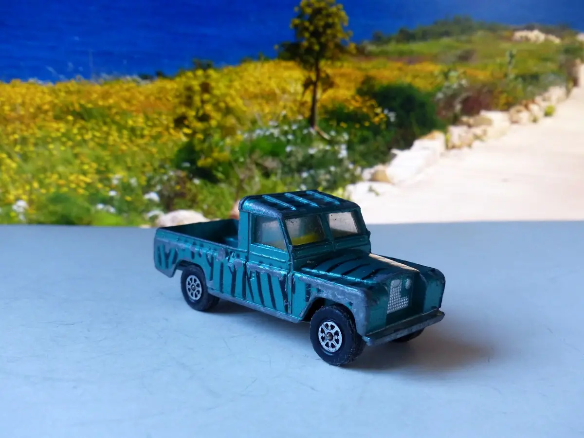 438 Quake-Up! Land Rover 1