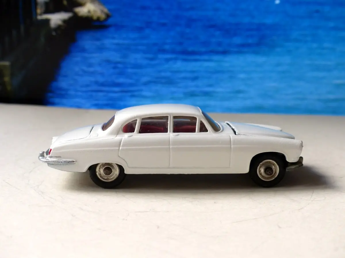 238 Jaguar Mk 10 Rebuilt In White 1