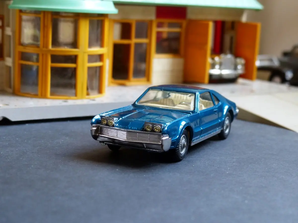 264 Oldsmobile Toronado In Deep Blue With Tow Bar 1