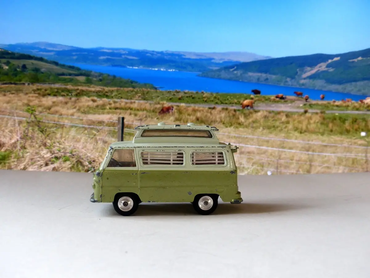 420 Ford Thames 'Airborne' Caravan 1