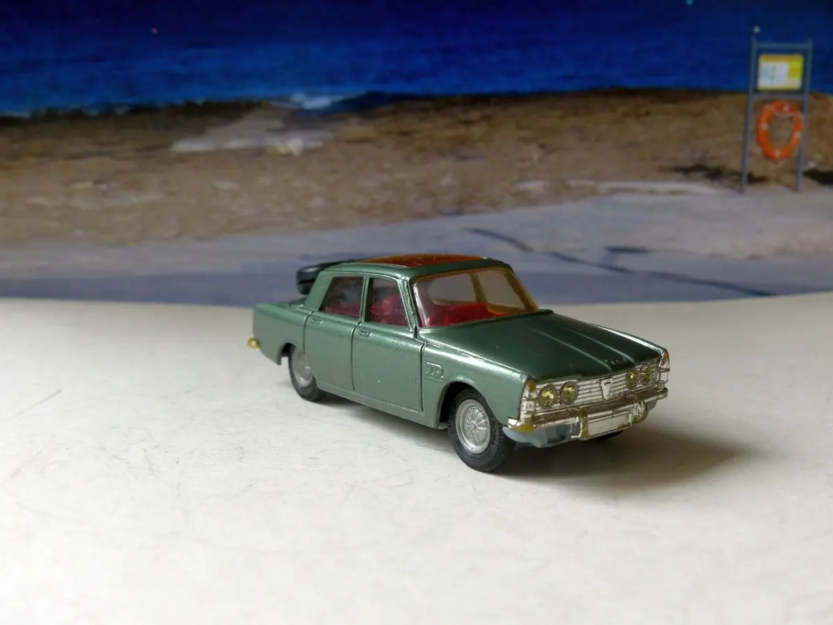 275 Rover 2000Tc With Red Interior 1