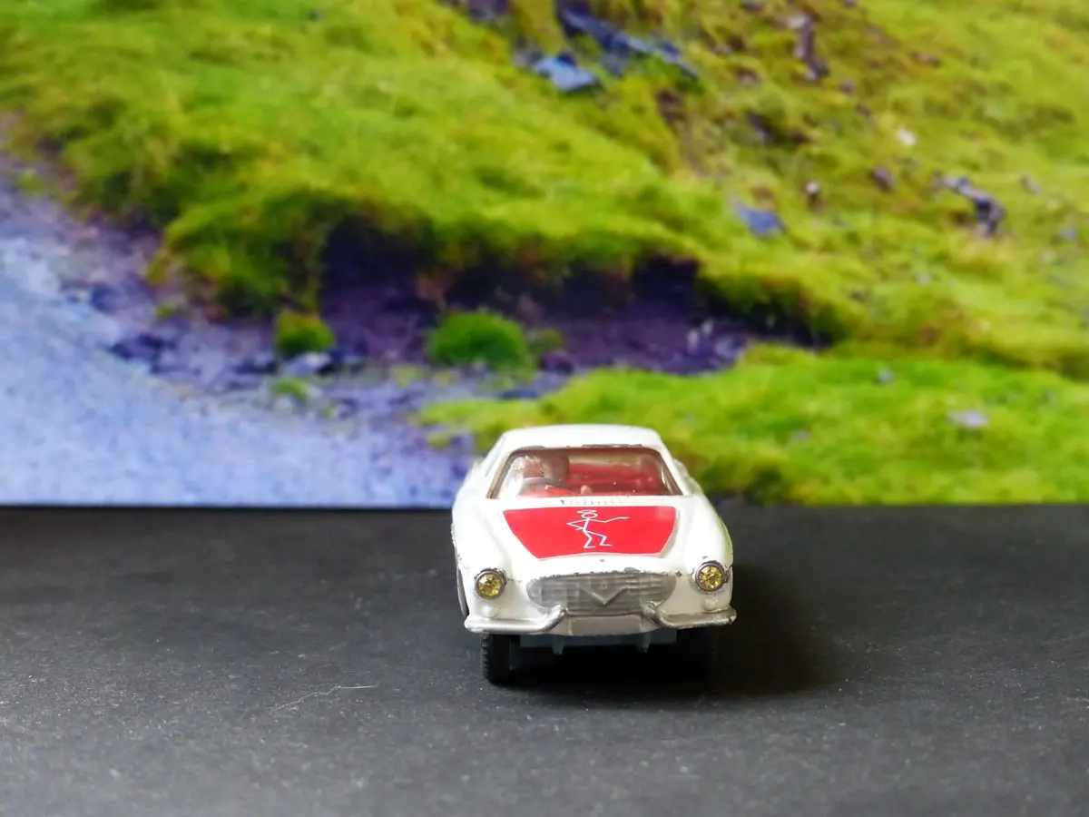 258 The Saint's Volvo P1800 With Cast Wheels 1
