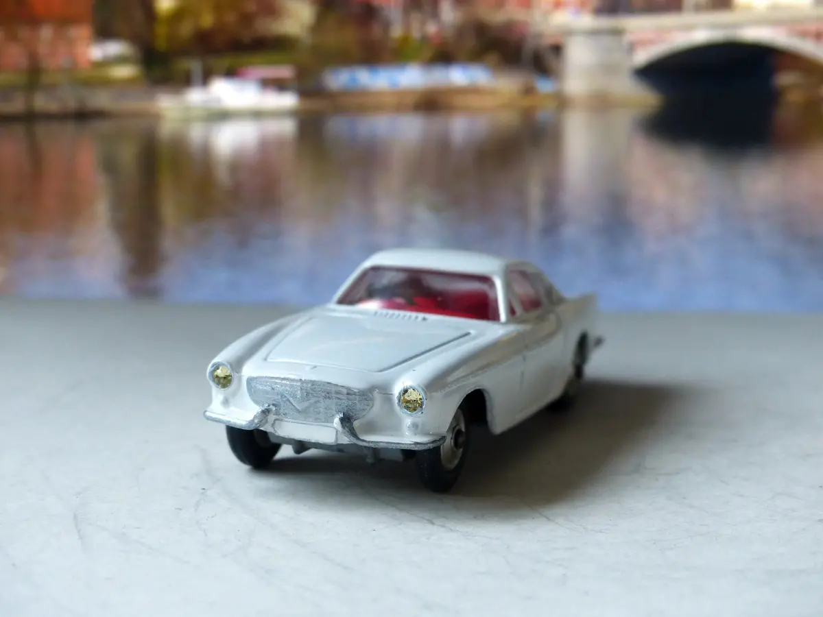 228 Volvo P1800 (Repainted) 1