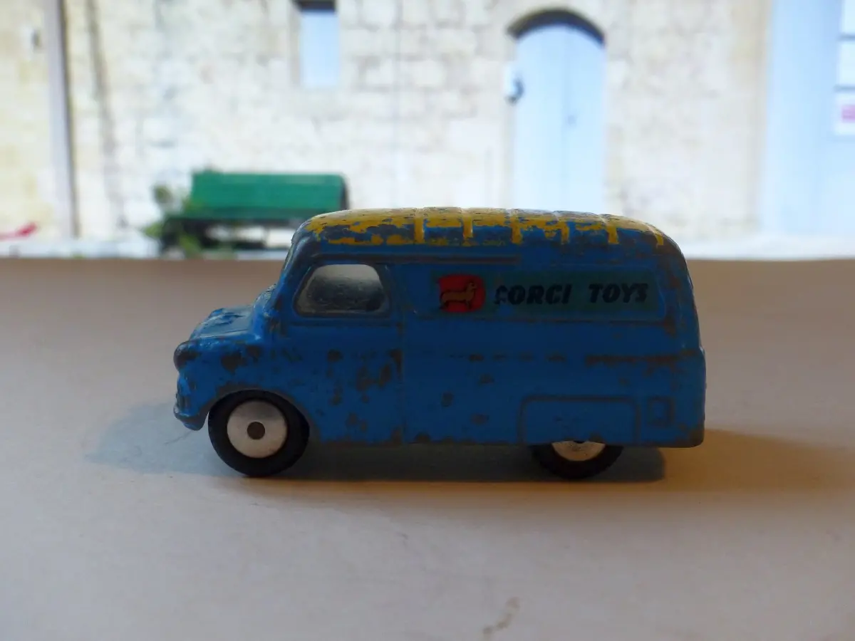422 Bedford Ca Van Corgi Toys 1