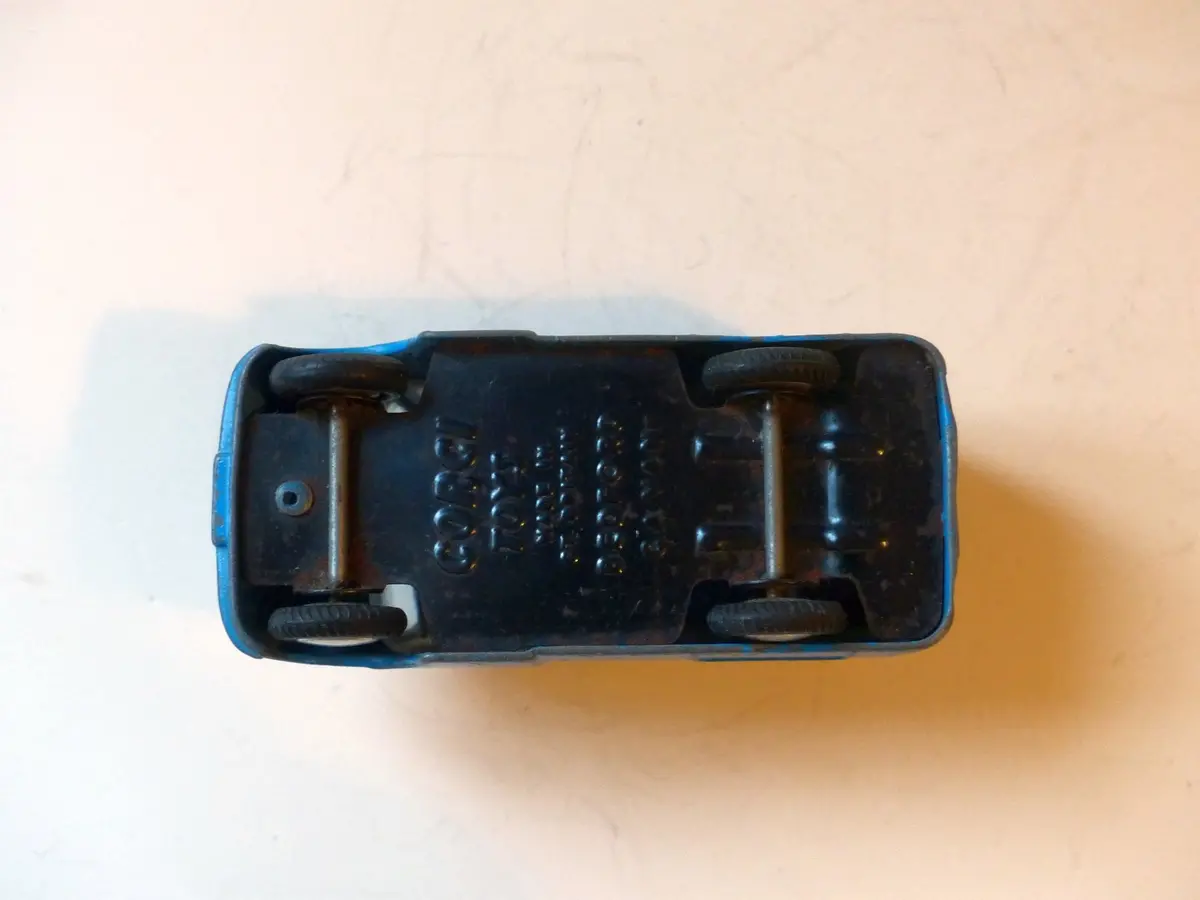 422 Bedford Ca Van Corgi Toys 2
