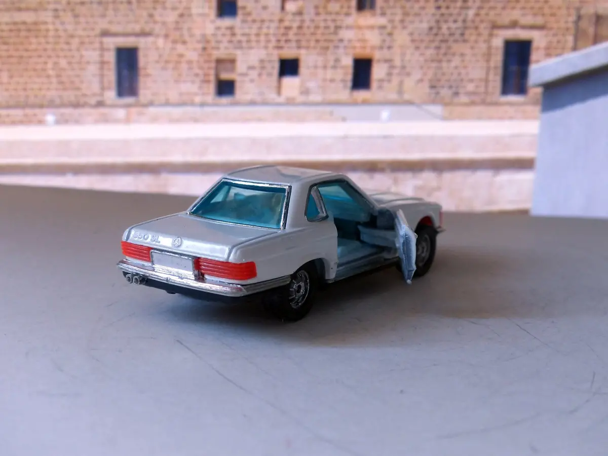 393 Mercedes-Benz 350Sl In White 1