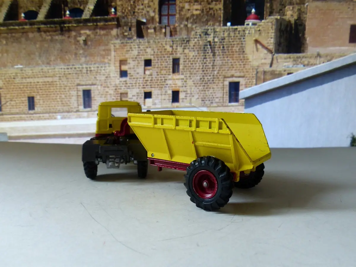 1145 Unimog With Gooseneck Dumper (1St Edition) 2