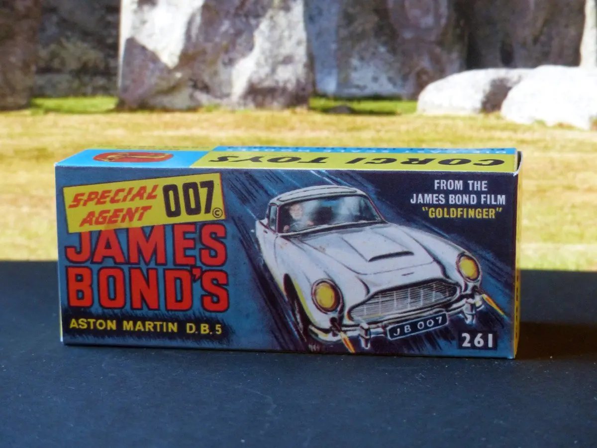261 James Bond's Aston Martin Db5 With Reproduction Box 1
