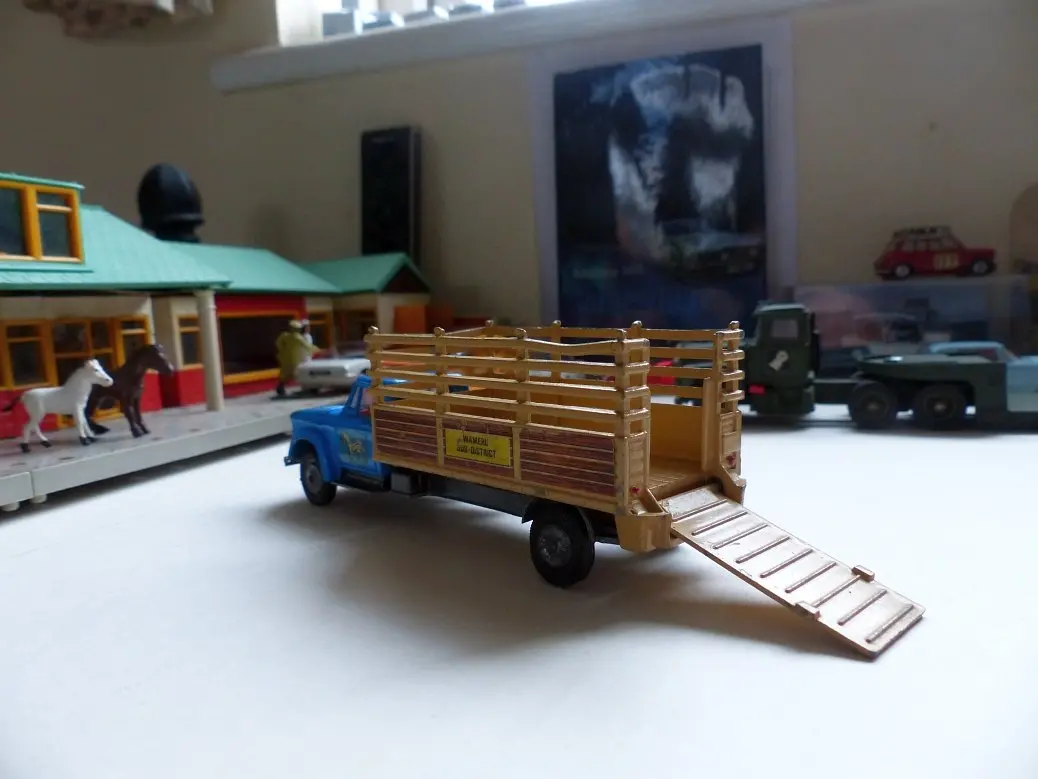 484 Dodge Kew Fargo Livestock Transporter (Daktari Edition) 1