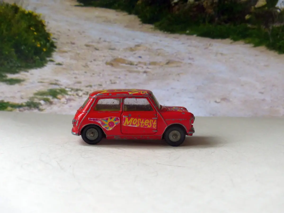349 Morris Mini Minor 'Pop Art' Original Model (2) 1