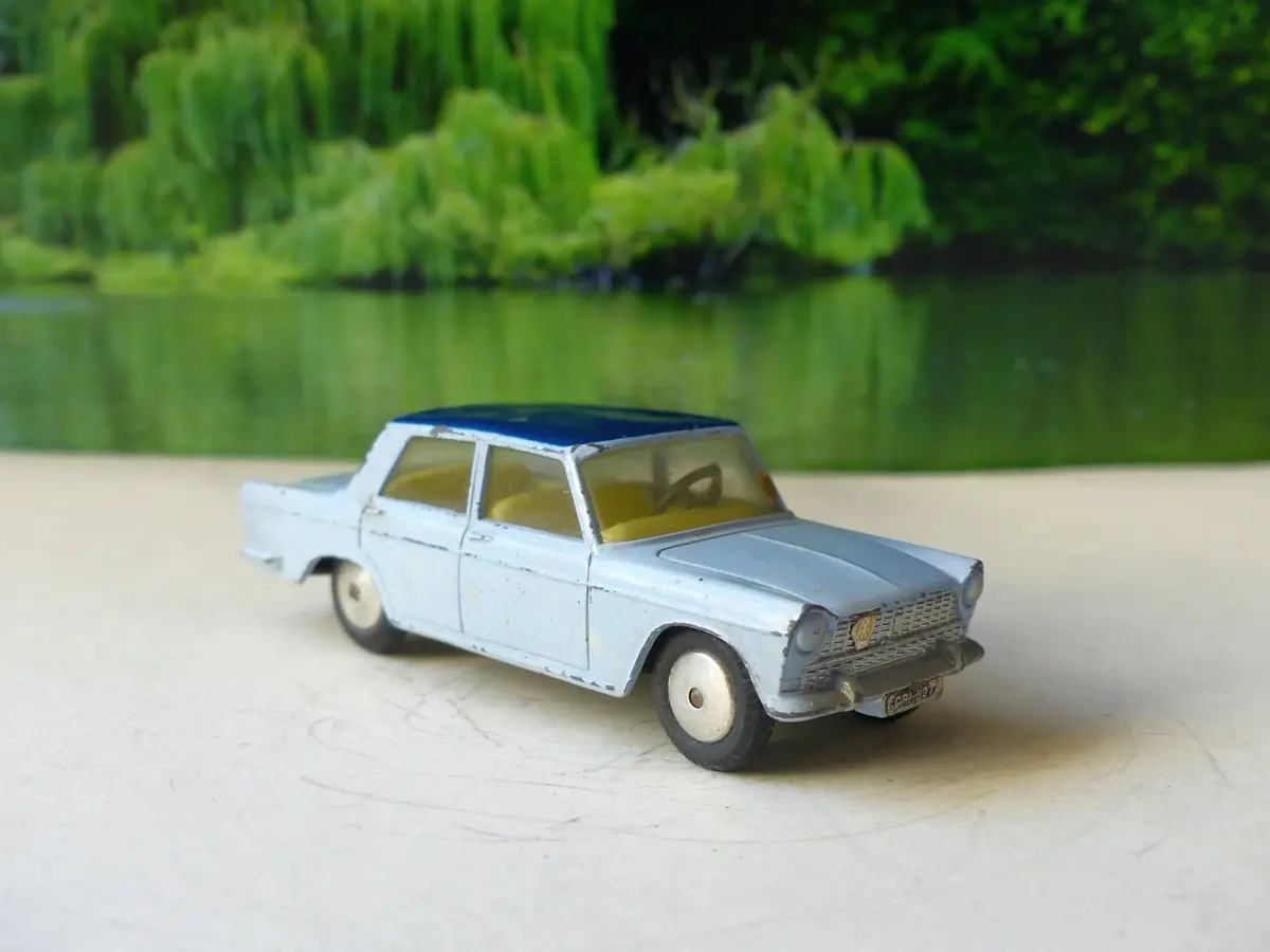 217 Fiat 1800 In Blue And Dark Blue 1