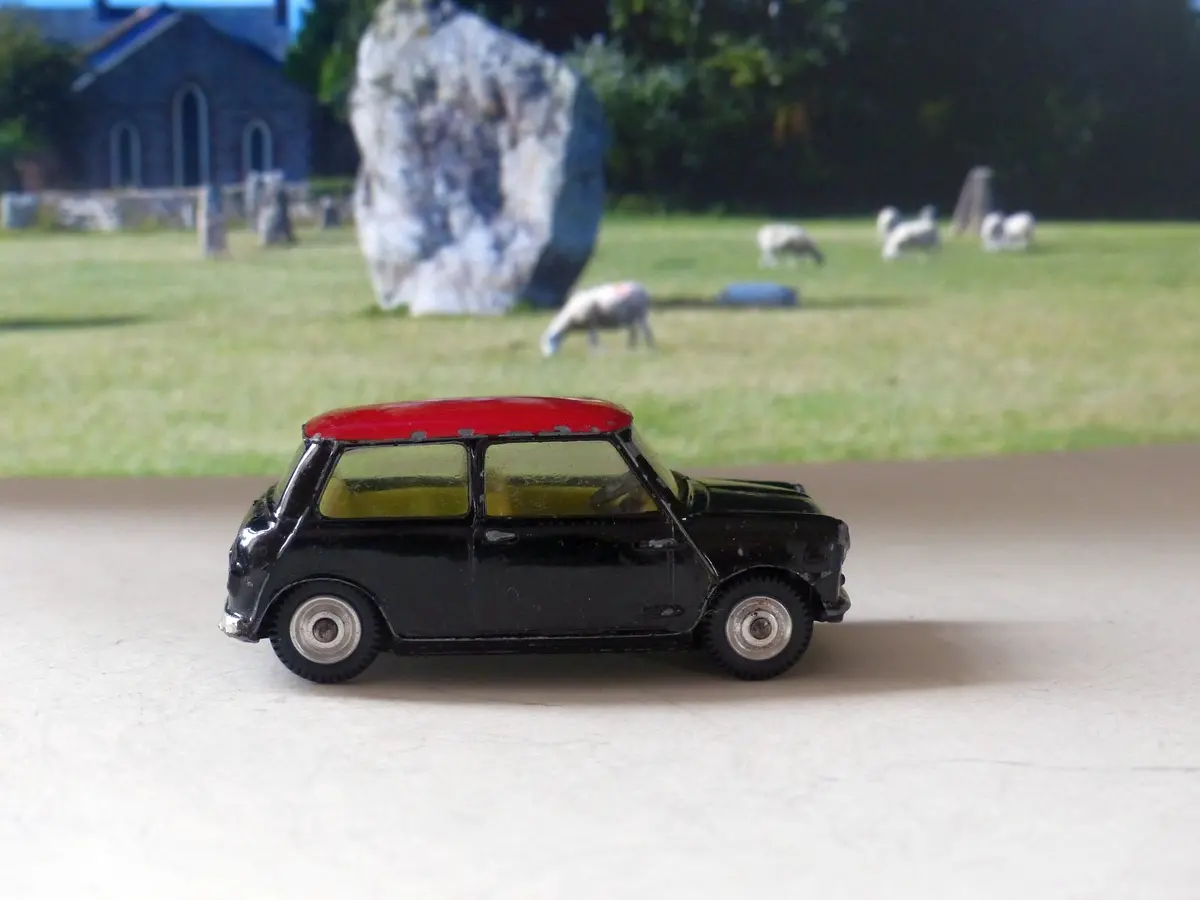 249 Morris Mini-Cooper Wickerwork Edition 1