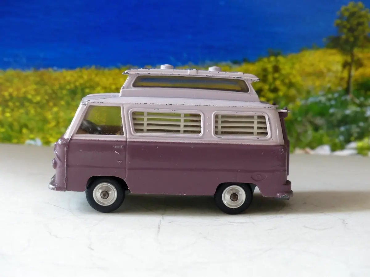 420 Ford Thames 'Airborne' Caravan 1