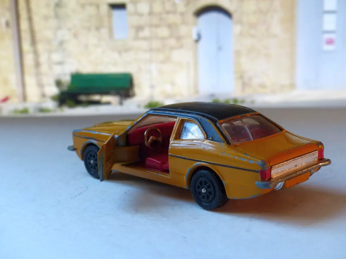 313 Ford Cortina Mkiii Gxl In Beige And Lhd 2