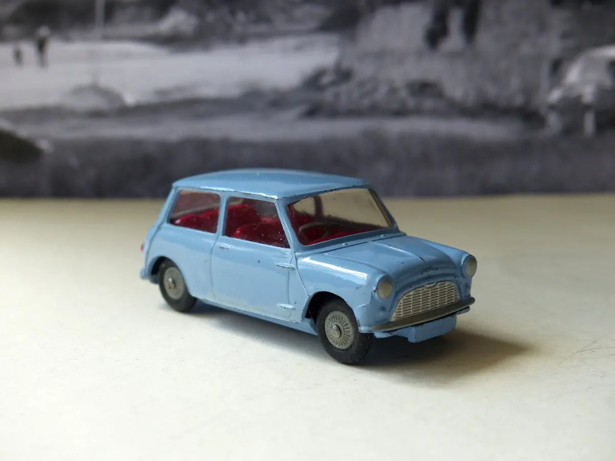 226 Morris Mini Minor Lilac Blue, Cast Wheels 1