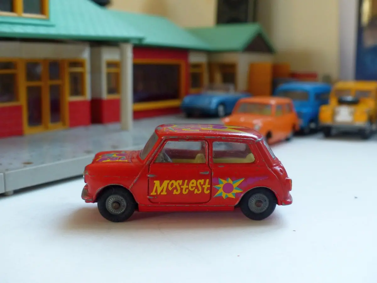 349 Morris Mini Minor 'Pop Art' Original Model 1