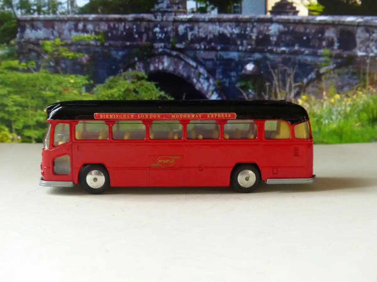 1120 Midland Red Motorway Express Coach 1