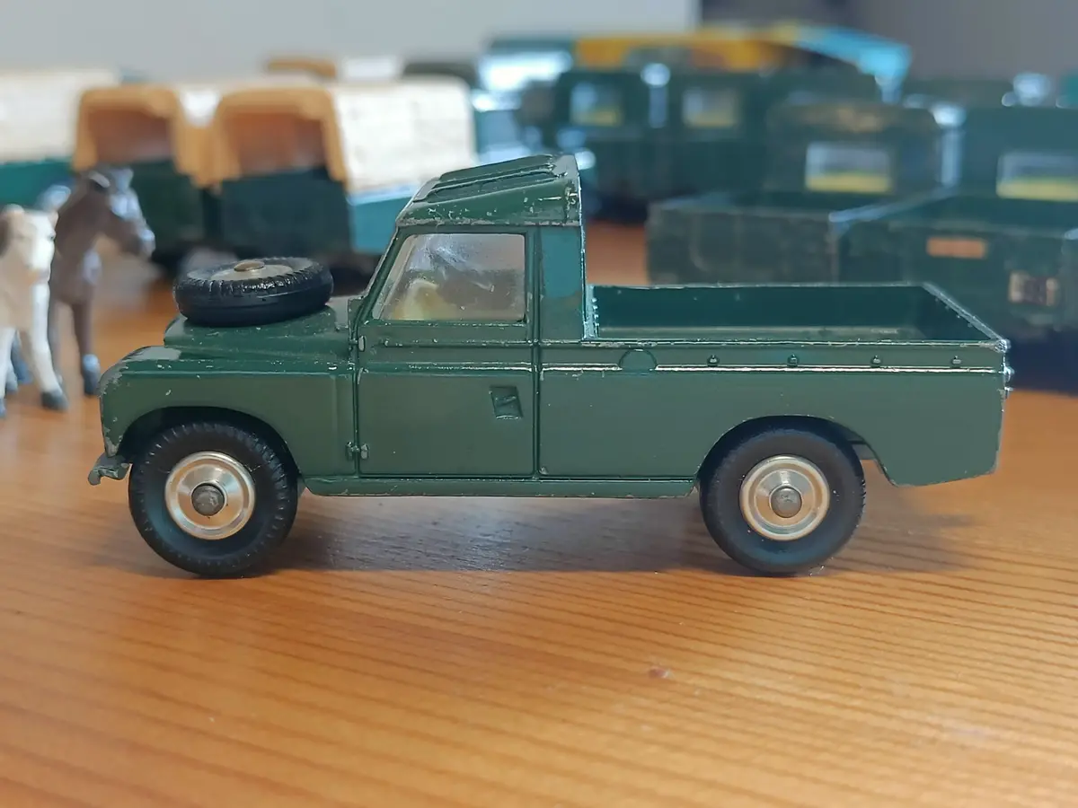 438 Land Rover In Deep Green 4 1