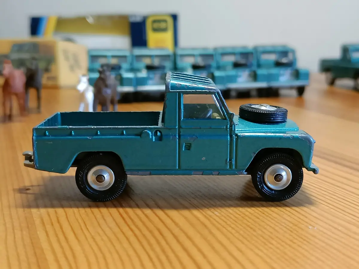 438 Land Rover In Turquoise-Green With Shaped Wheels 4 1
