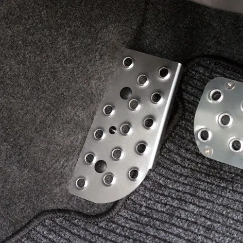 Apio Aluminium Driver's Footrest For Suzuki Jimny (1998+) - Automatic Transmission 1